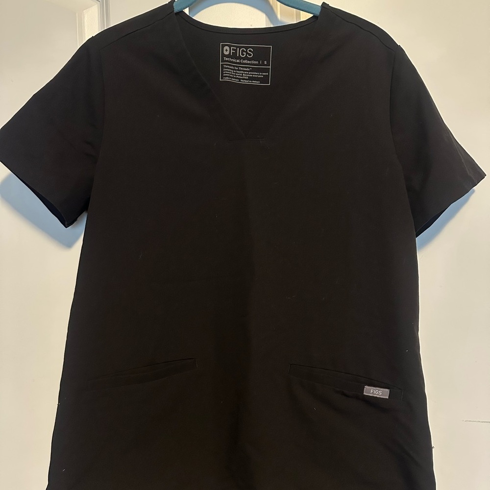 FIGS scrub top